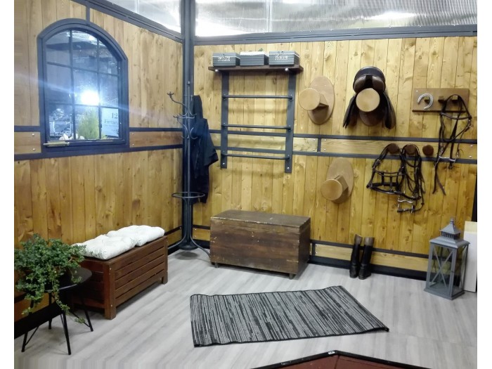 Accessories for horses and stables